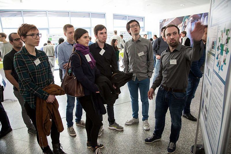 Impressions of the poster session in the Foyer (Image: Georg Pöhlein)