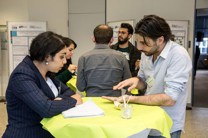 Impressions of the poster session in the Foyer (Image: Georg Pöhlein)