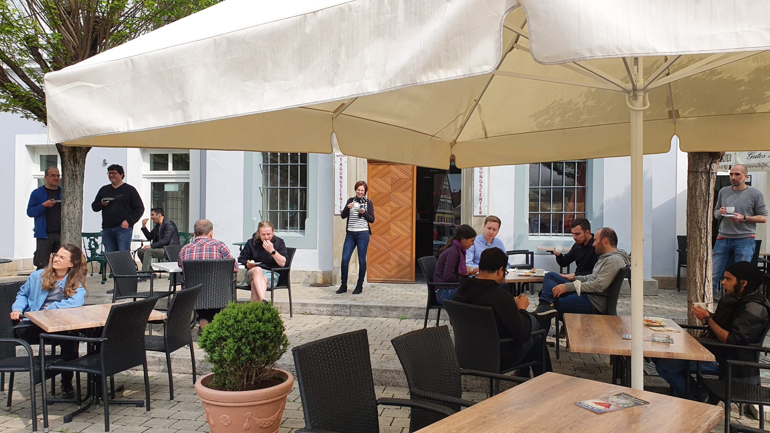 Well-deserved coffee break. (Image: A. Dakkouri-Baldauf)