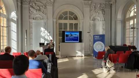 Laura De Lorenzis from ETH Zurich starts with the first talk. (Image: A. Dakkouri-Baldauf)
