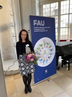 Andrea Dakkouri-Baldauf is honored for her work as FRASCAL coordinator. (Image: N. Güthlein)